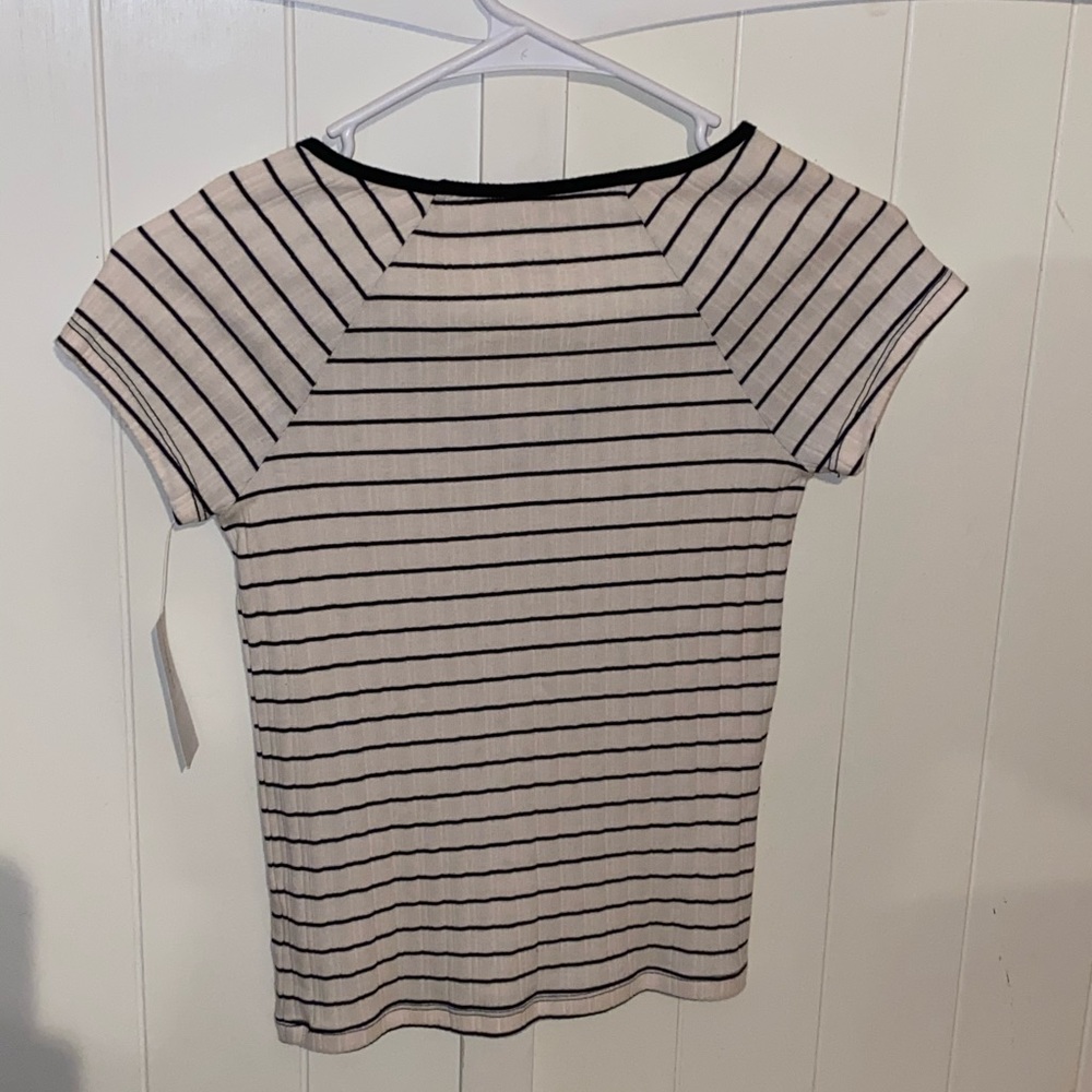 American Eagle NWT V- Neck / V Neck Fitted Shirt